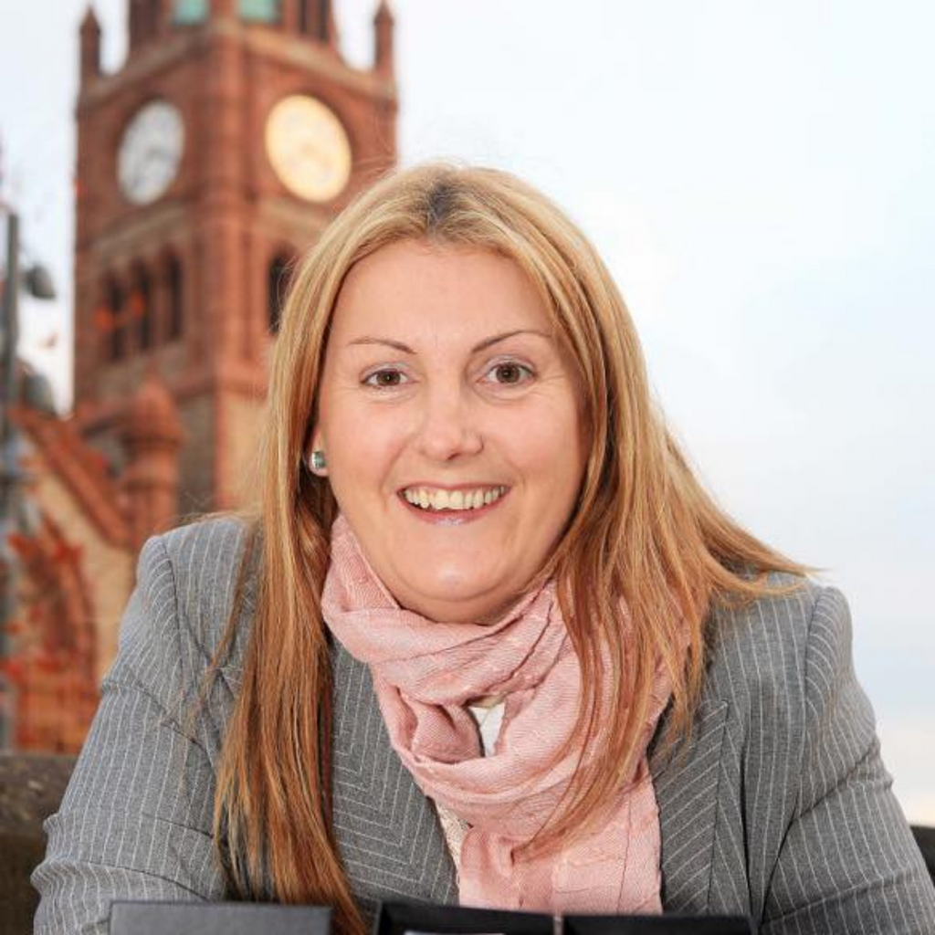 Frankie Creith Fused Glass Wave Workshop with Natasha Duddy 2024