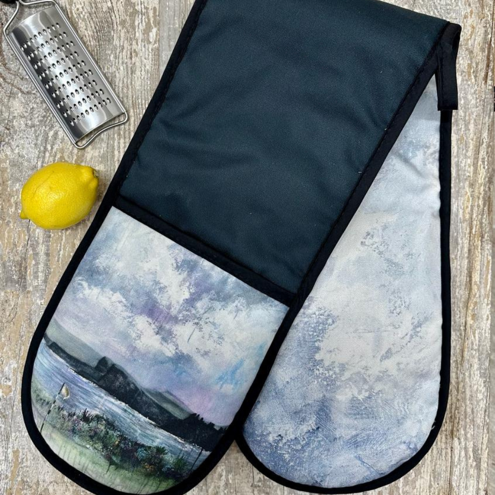 Dunluce Golf Royal Portrush Oven Gloves left view