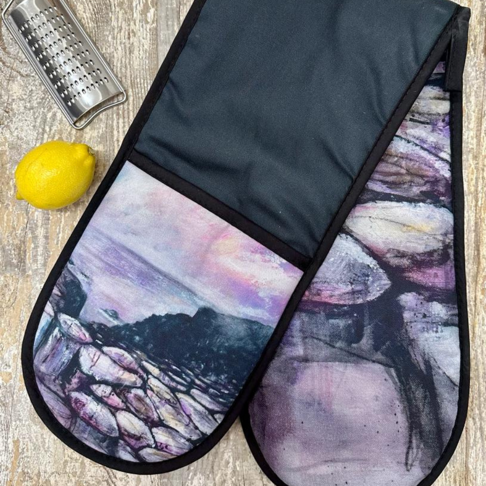 Pink Causeway Oven Glove featuring the Giants Causeway left view