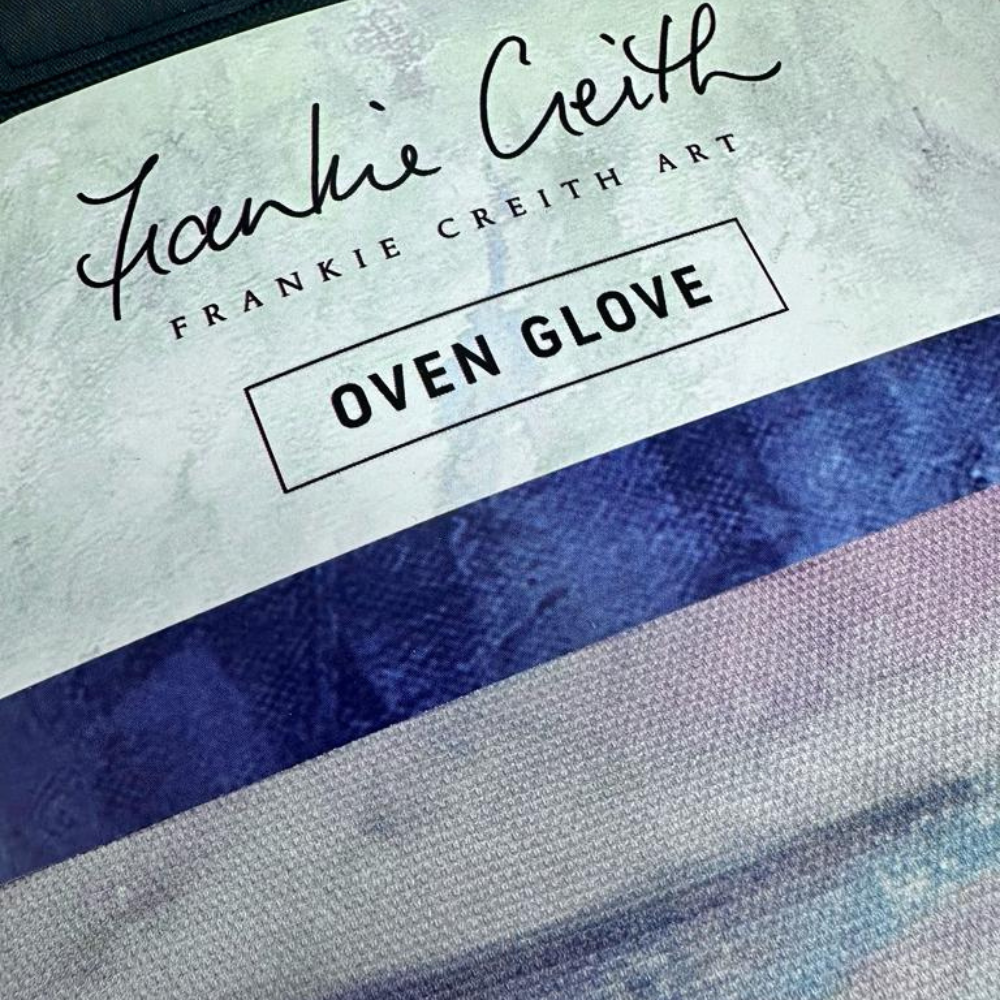 Pink Causeway Oven Glove featuring the Giants Causeway sleeve close up