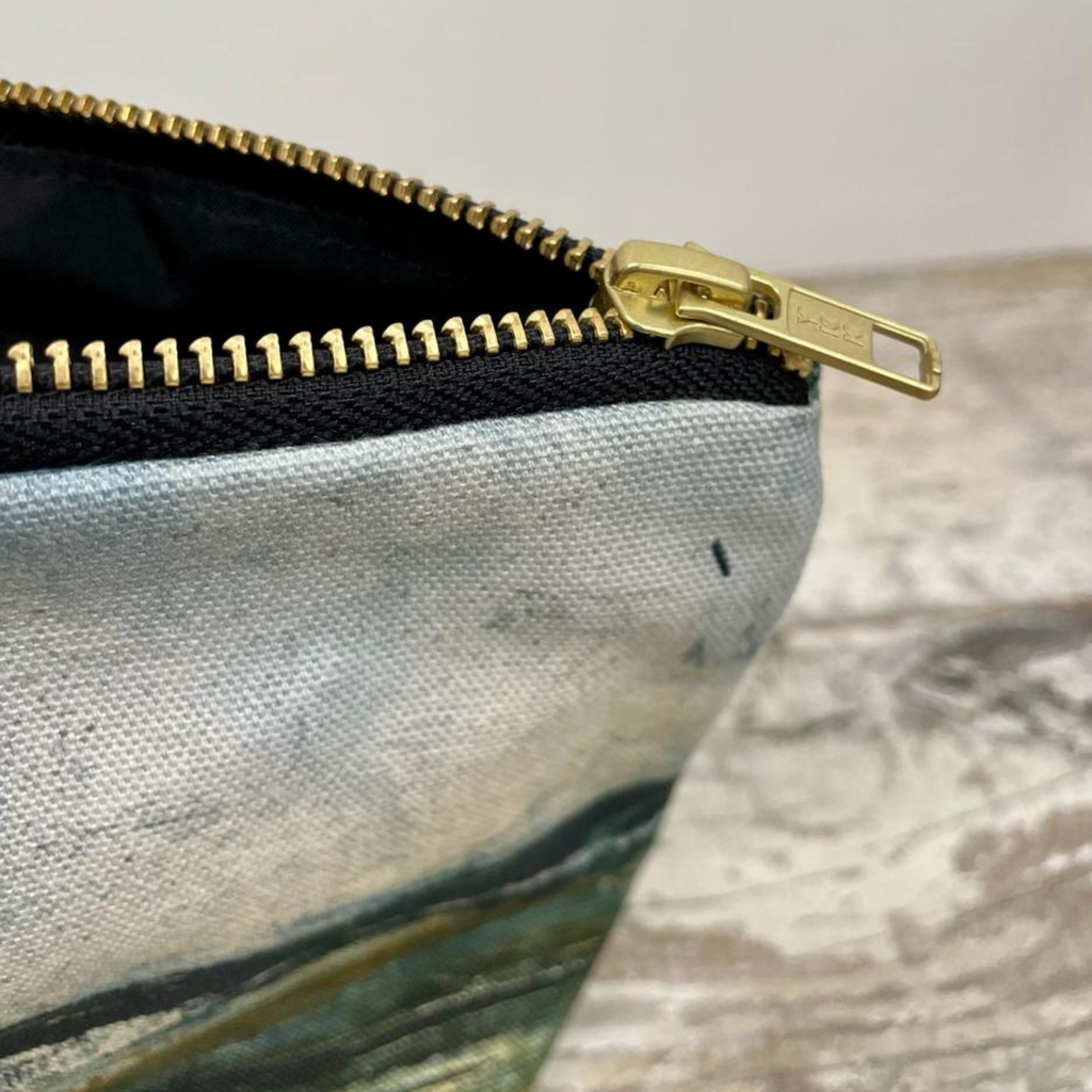 Skerries Wash and Make Up Bag zip fastening